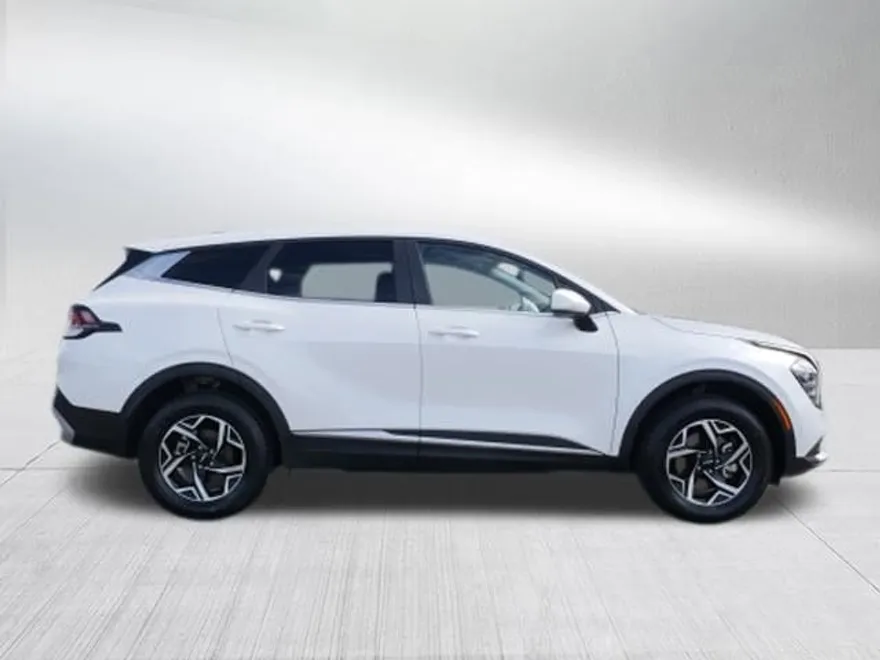 2024 Kia Sportage LX photo 1