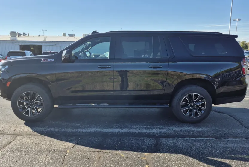 2022 Chevrolet Suburban Z71 photo 1