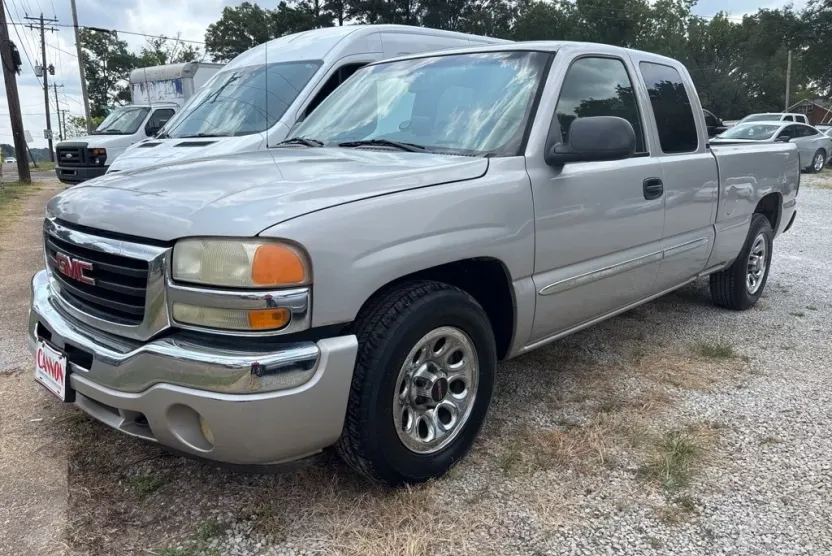 2005 Gmc Sierra 1500 SLE photo 1