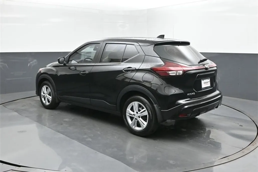 2025 Nissan Kicks Play S photo 1