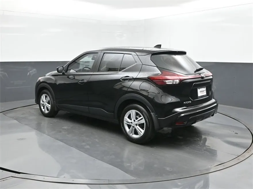 2025 Nissan Kicks Play S photo 1