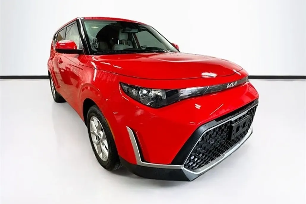 2023 Kia Soul LX photo 1