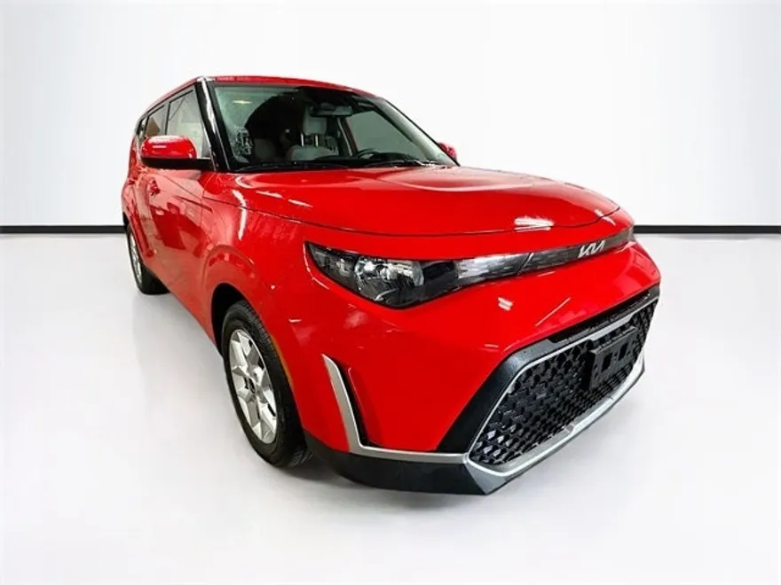 2023 Kia Soul LX photo 1