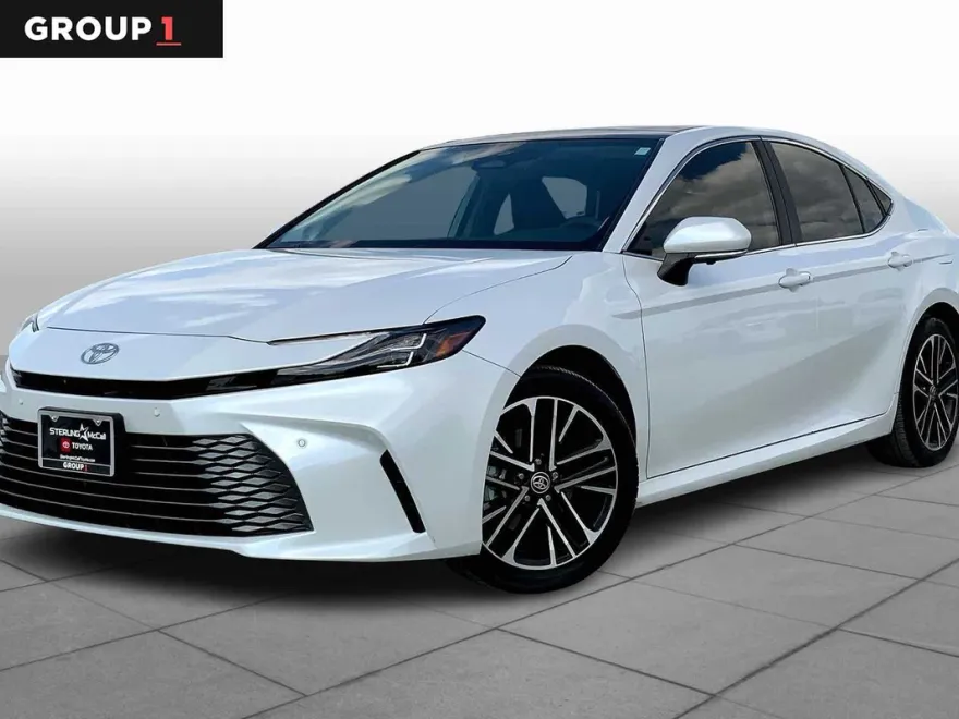 2025 Toyota Camry XLE photo 1