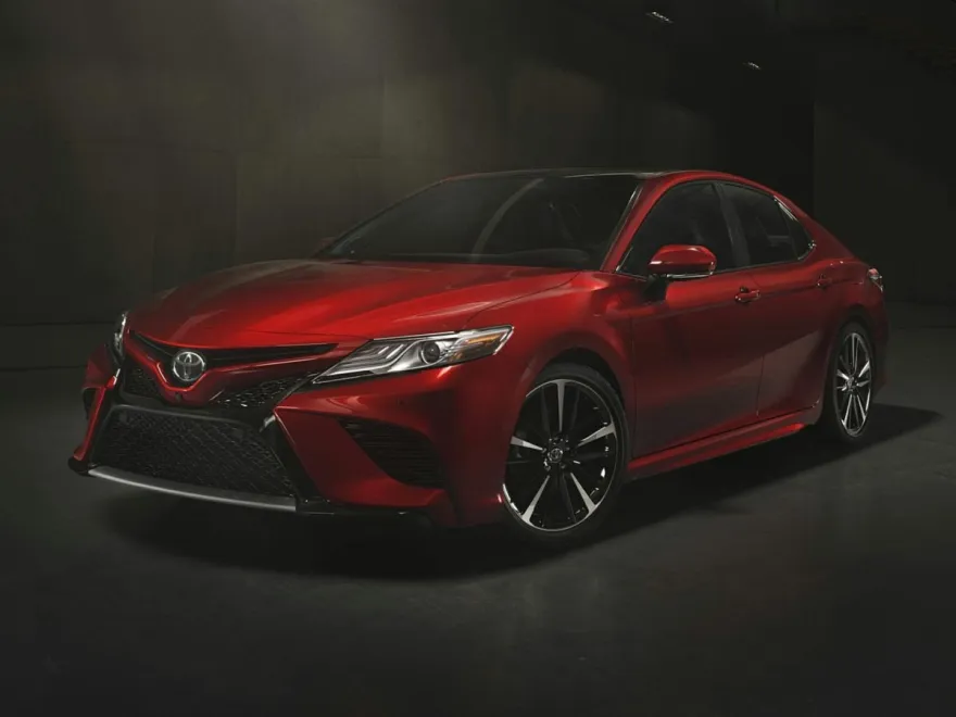 2018 Toyota Camry SE photo 1