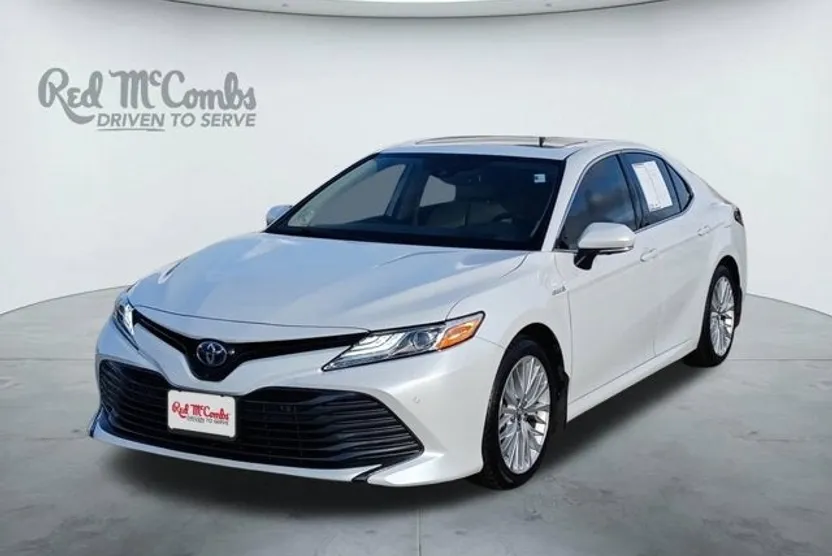 2019 Toyota Camry Hybrid XLE photo 1