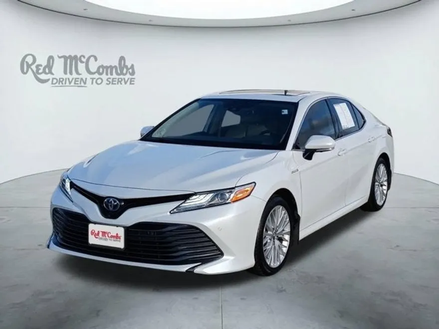 2019 Toyota Camry Hybrid XLE photo 1