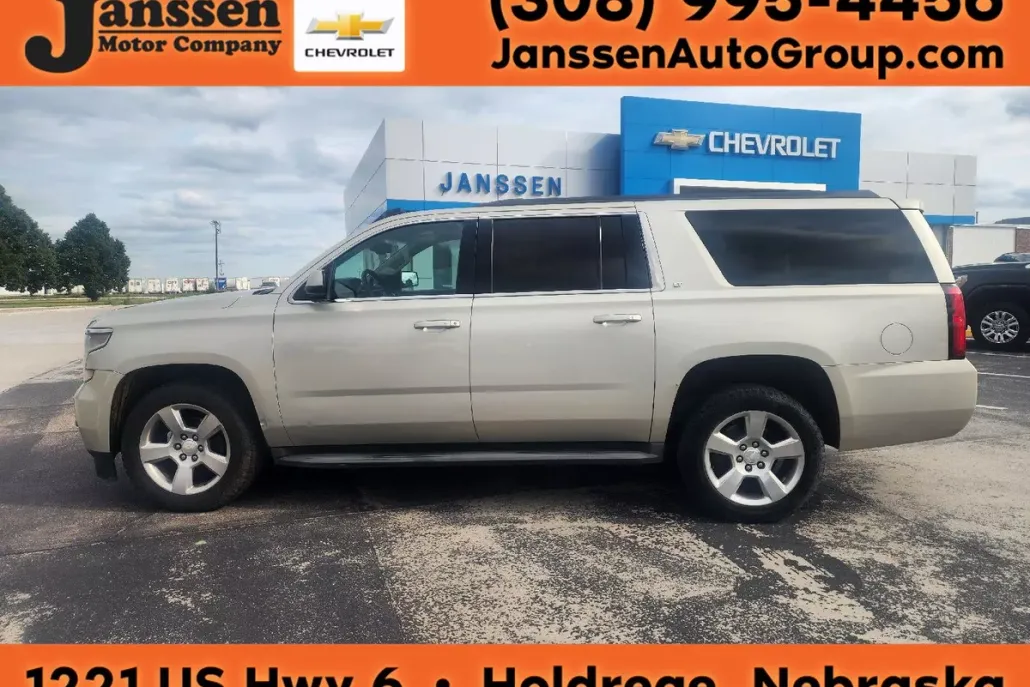 2015 Chevrolet Suburban LT photo 1