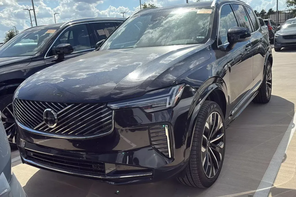 2025 Volvo XC90 Plus photo 1