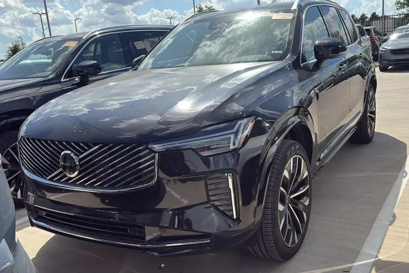 2025 Volvo XC90 Plus photo 1