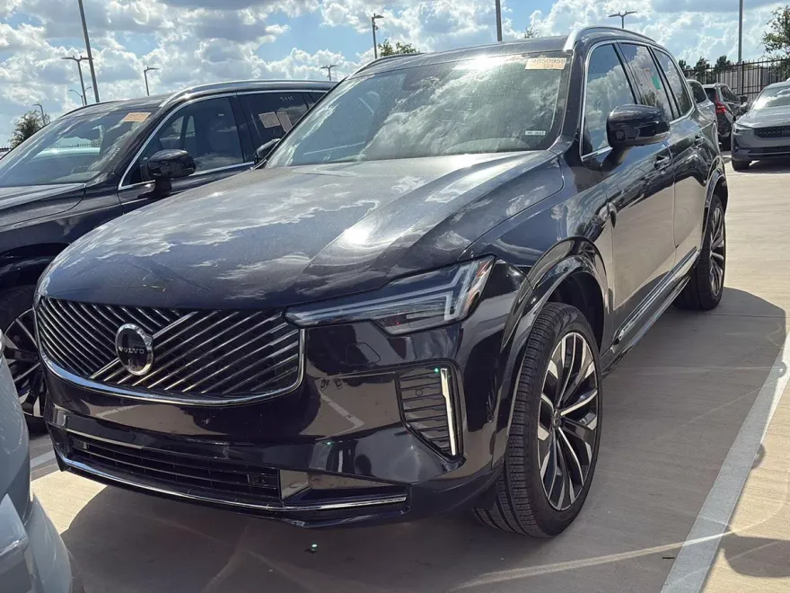 2025 Volvo XC90 Plus photo 1