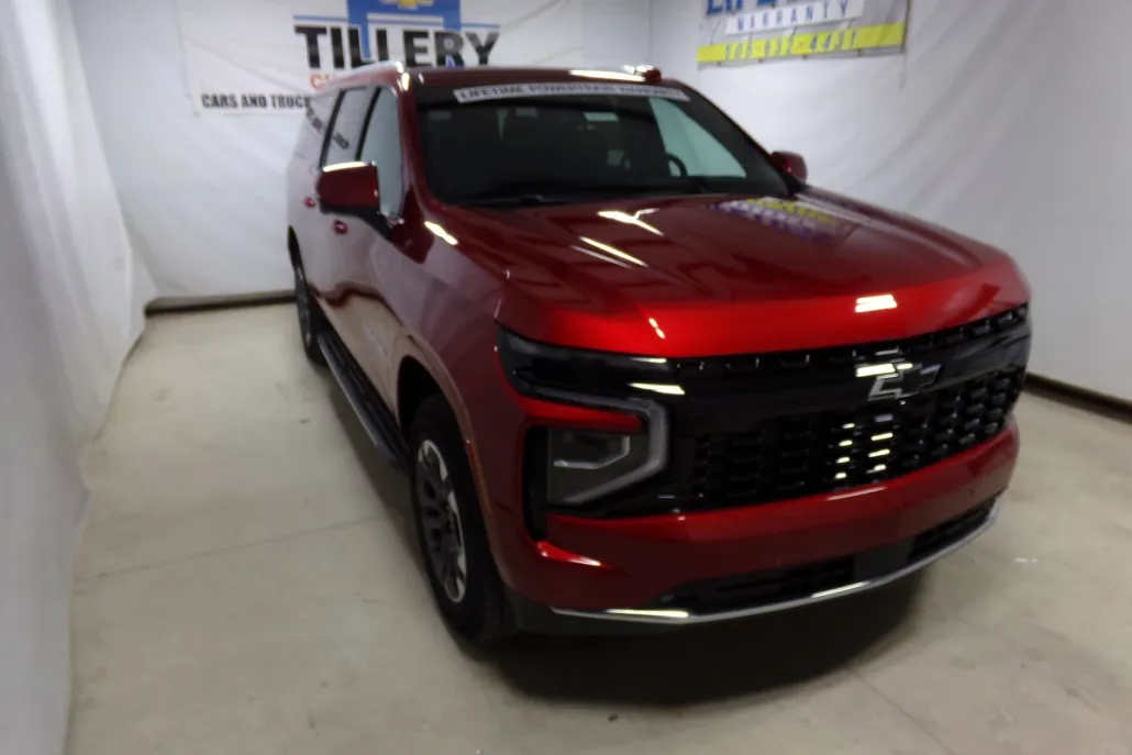 2025 Chevrolet Suburban LT photo 1