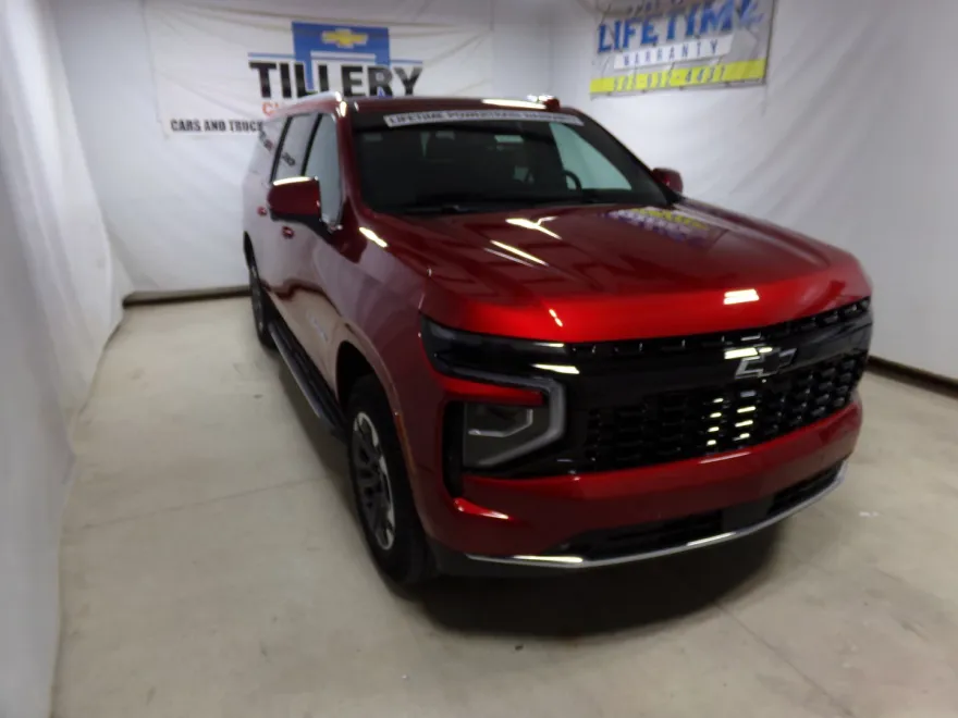 2025 Chevrolet Suburban LT photo 1
