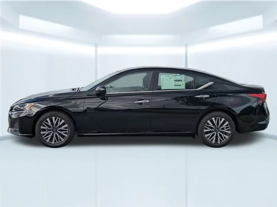 2025 Nissan Altima 2.5 SV photo 1
