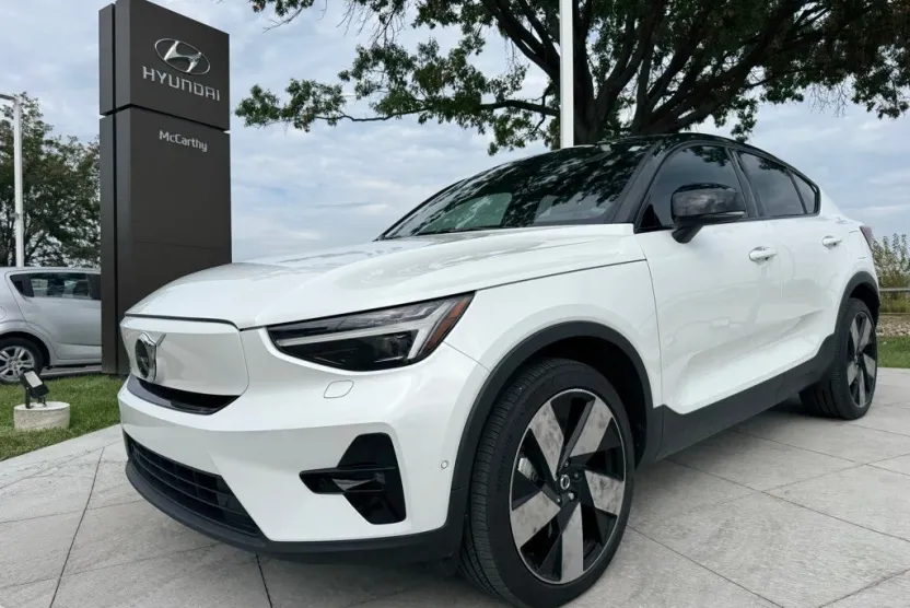 2022 Volvo C40 Recharge Ultimate photo 1