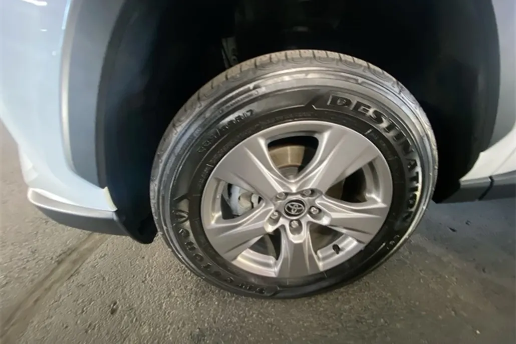 2023 Toyota RAV4 Hybrid XLE photo 1
