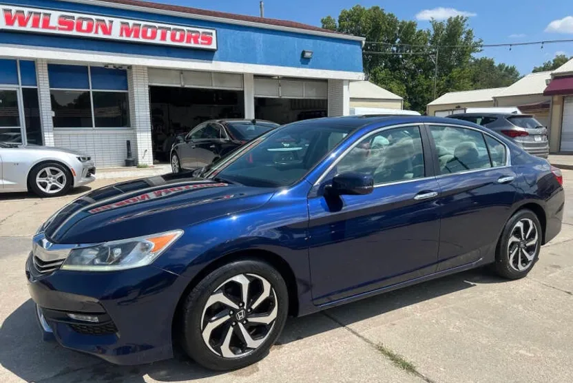 2017 Honda Accord EX photo 1