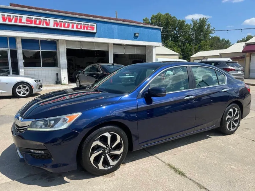 2017 Honda Accord EX photo 1