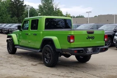 2025 Jeep Gladiator Sport photo 3