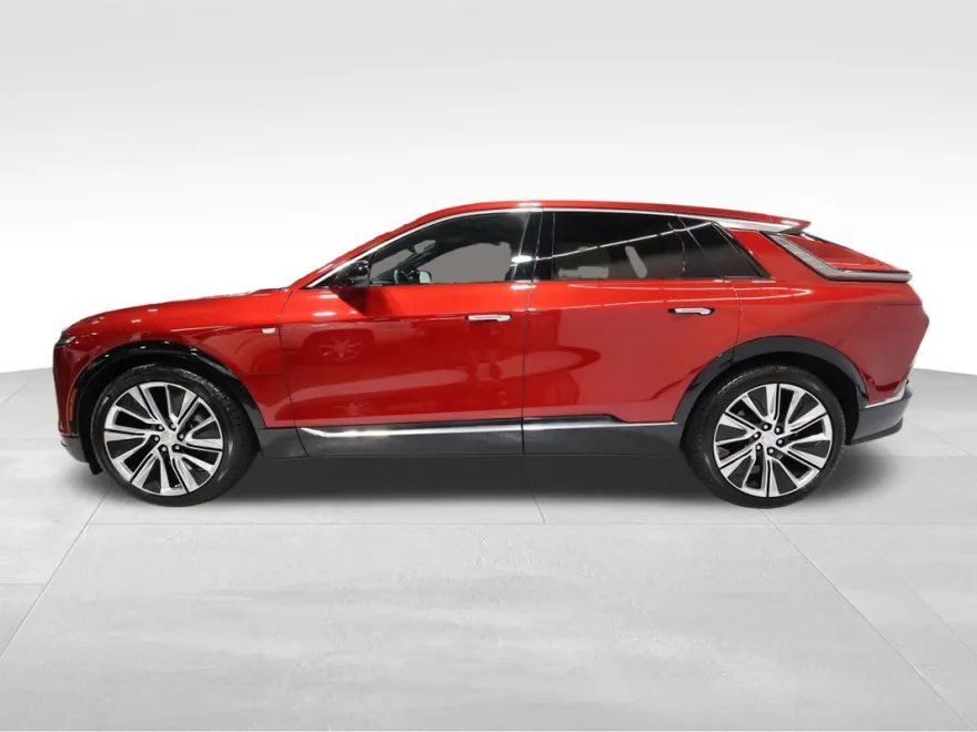2024 Cadillac Lyriq Luxury photo 1