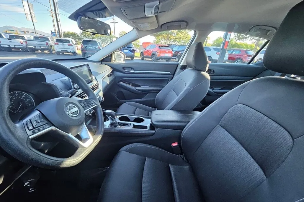 2023 Nissan Altima 2.5 SV photo 1