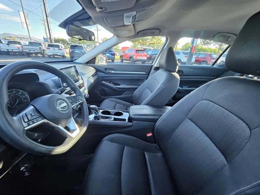 2023 Nissan Altima 2.5 SV photo 1