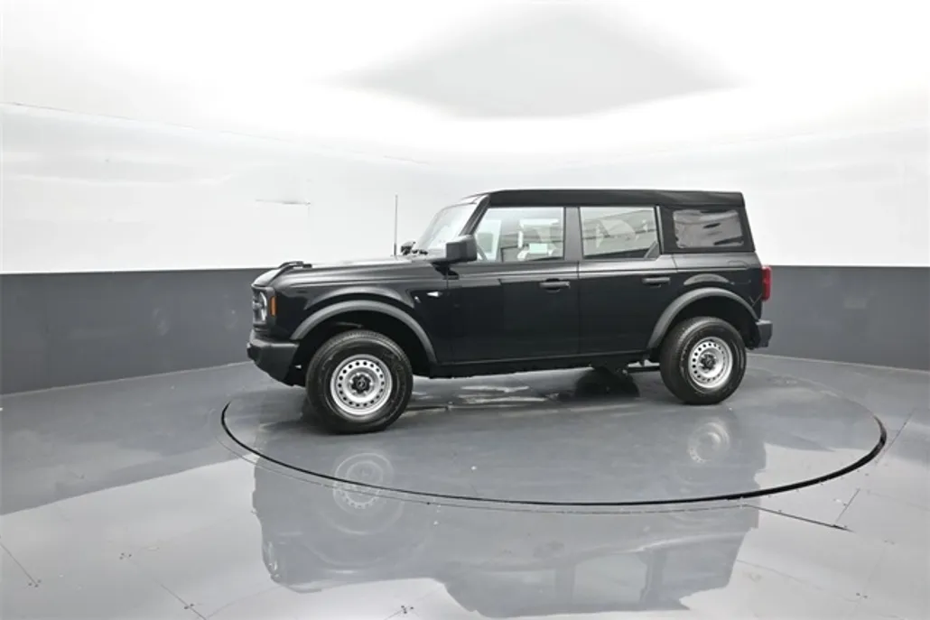 2025 Ford Bronco Base photo 1