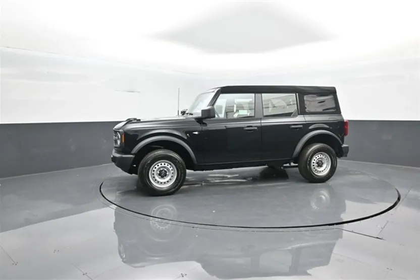 2025 Ford Bronco Base photo 1