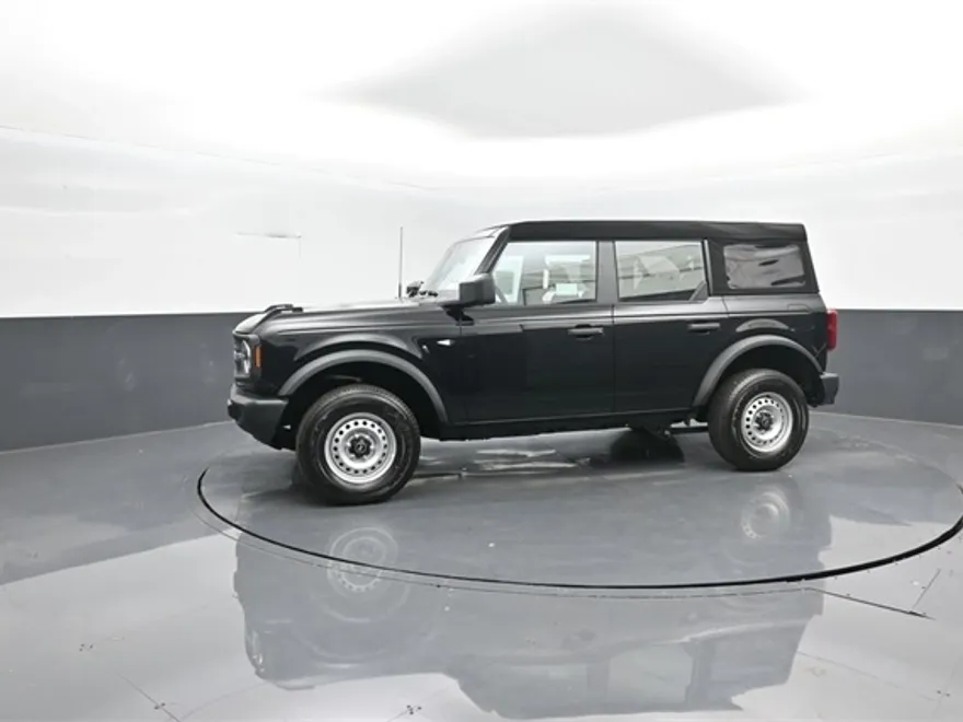 2025 Ford Bronco Base photo 1