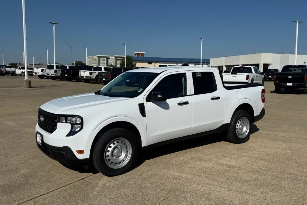 2025 Ford Maverick XL photo 1