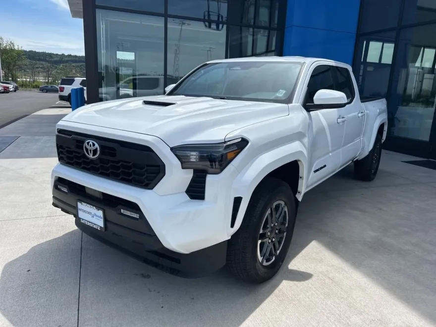 2024 Toyota Tacoma TRD Sport photo 1