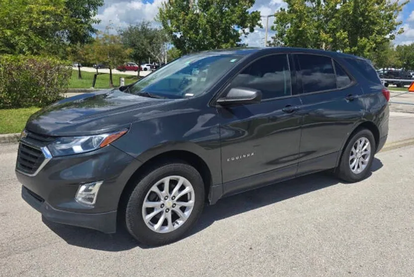 2018 Chevrolet Equinox LS photo 1