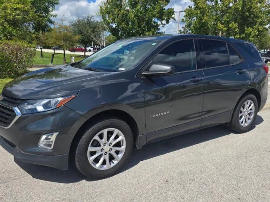 2018 Chevrolet Equinox LS photo 1