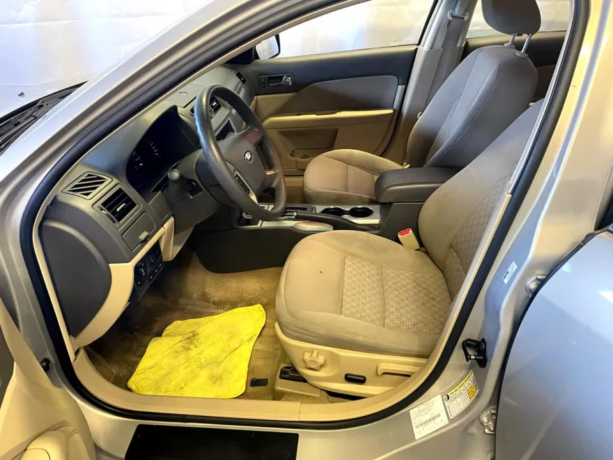 2010 Ford Fusion SE photo 22