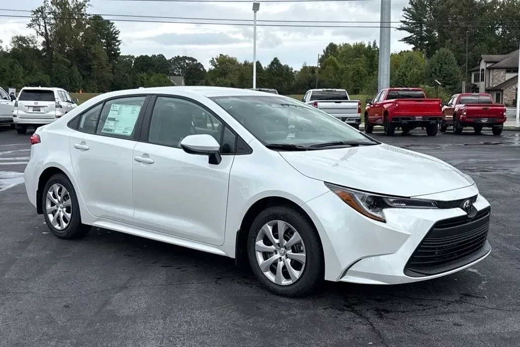 2026 Toyota Corolla LE photo 1