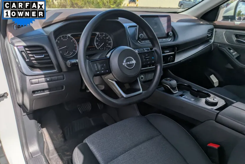 2022 Nissan Rogue SV photo 1