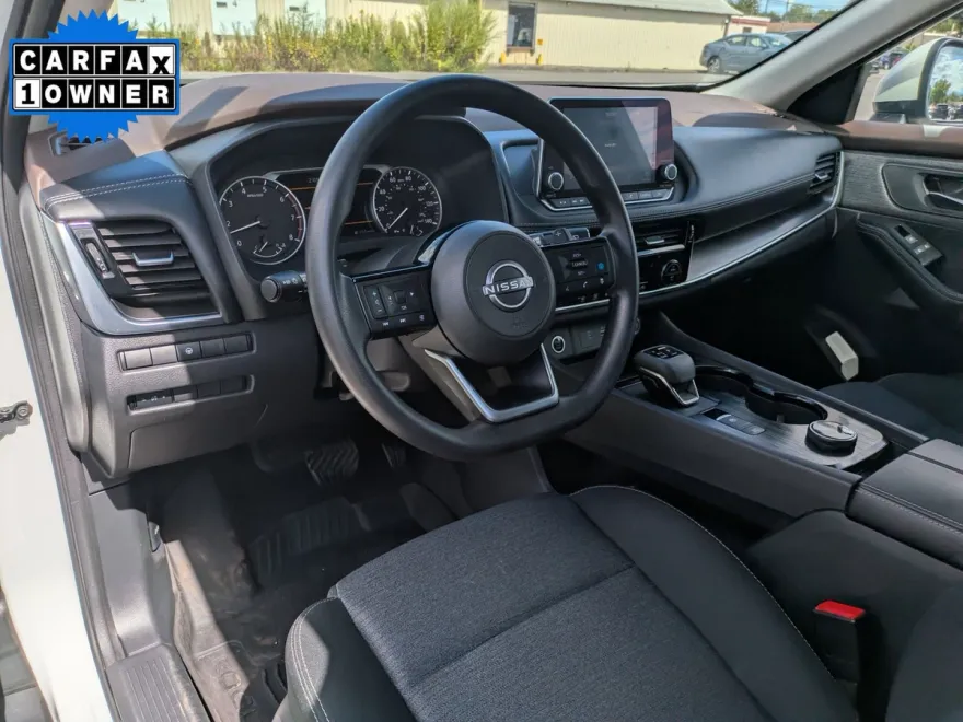 2022 Nissan Rogue SV photo 1