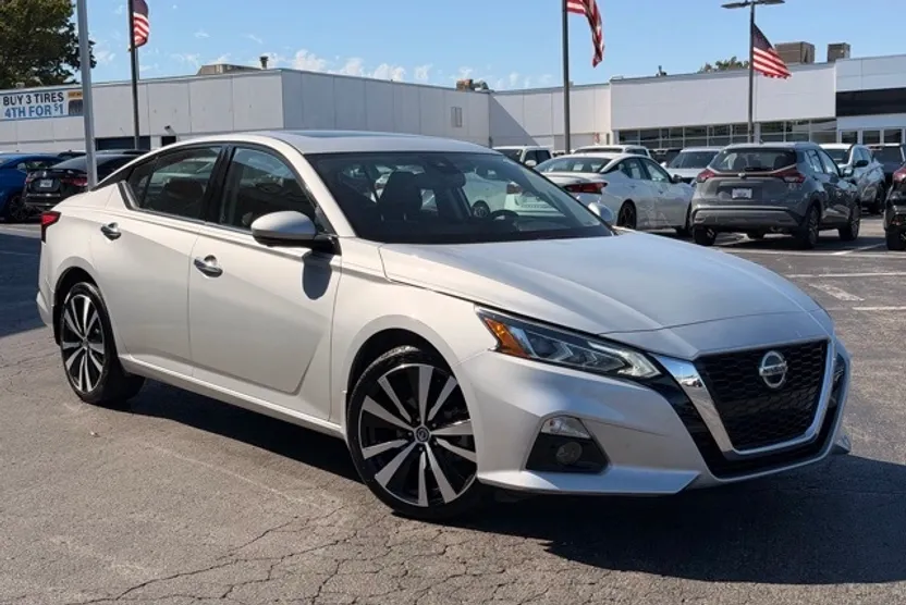 2021 Nissan Altima 2.5 Platinum photo 1