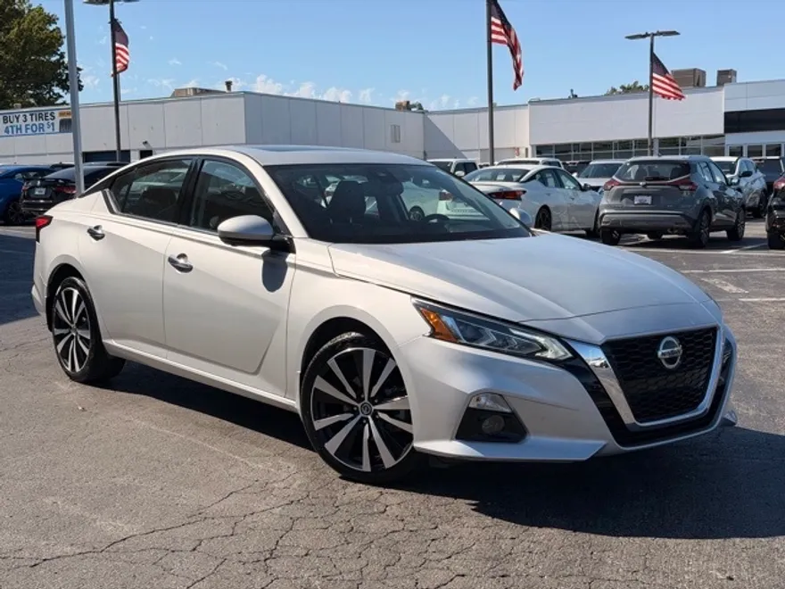 2021 Nissan Altima 2.5 Platinum photo 1