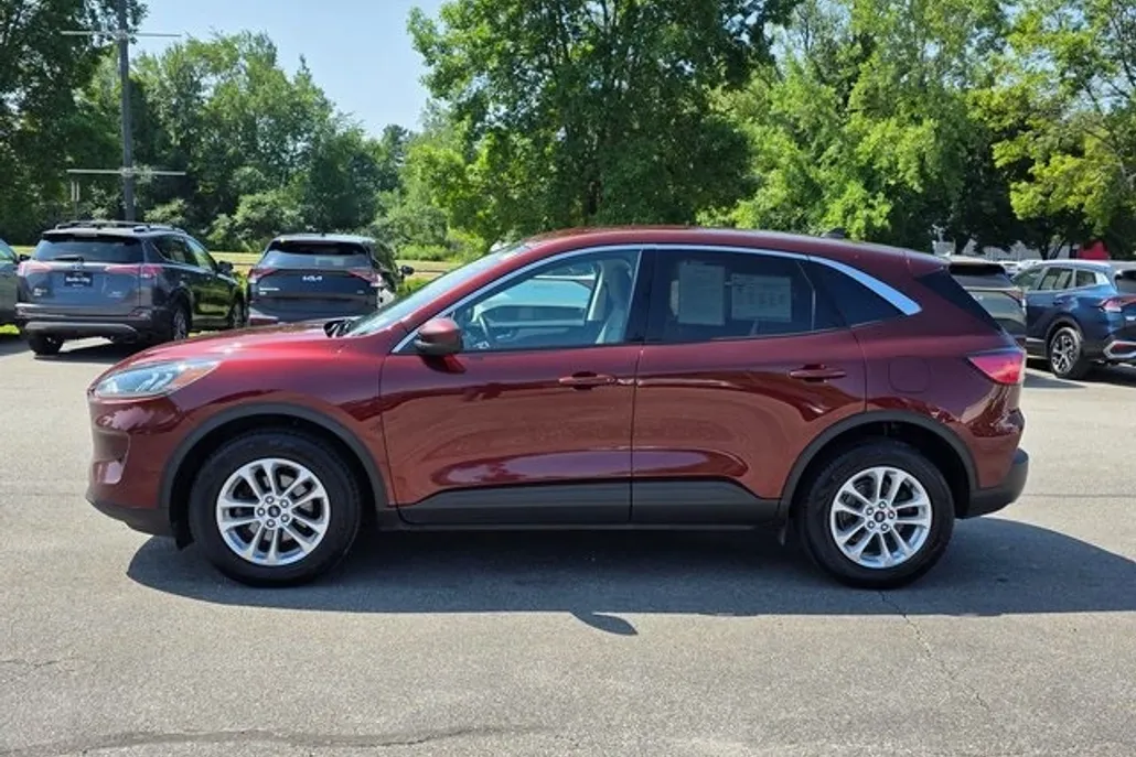 2021 Ford Escape SE photo 1