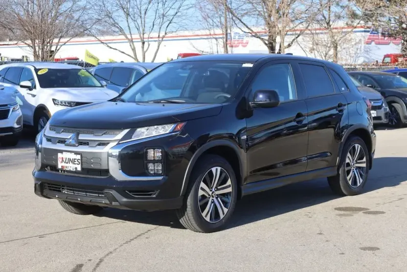 2025 Mitsubishi Outlander Sport ES photo 1