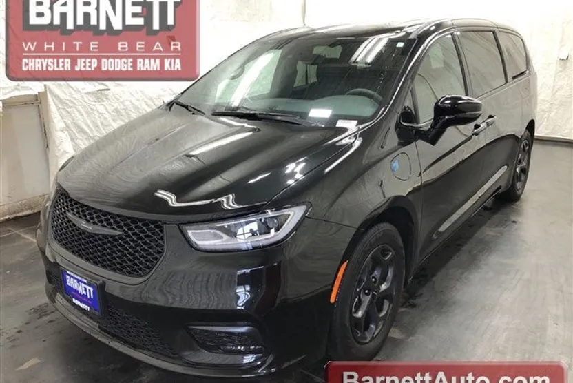 2023 Chrysler Pacifica Hybrid Limited photo 1