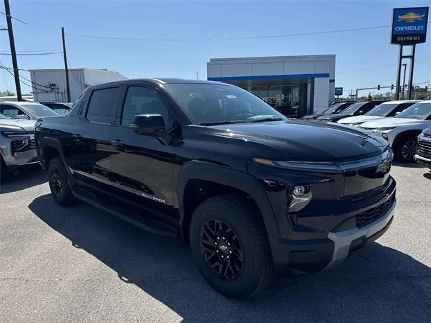 2025 Chevrolet Silverado EV LT photo 1