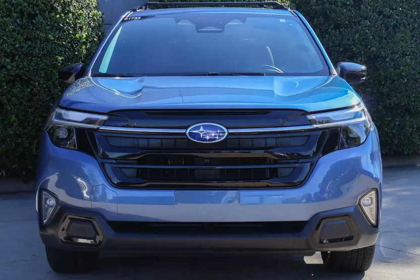 2025 Subaru Forester Touring photo 1
