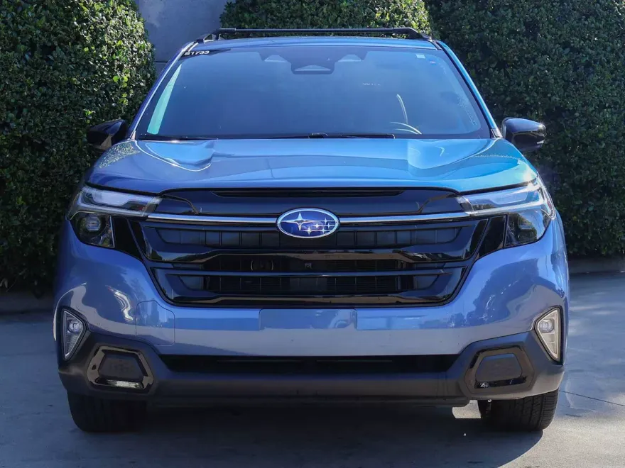 2025 Subaru Forester Touring photo 1