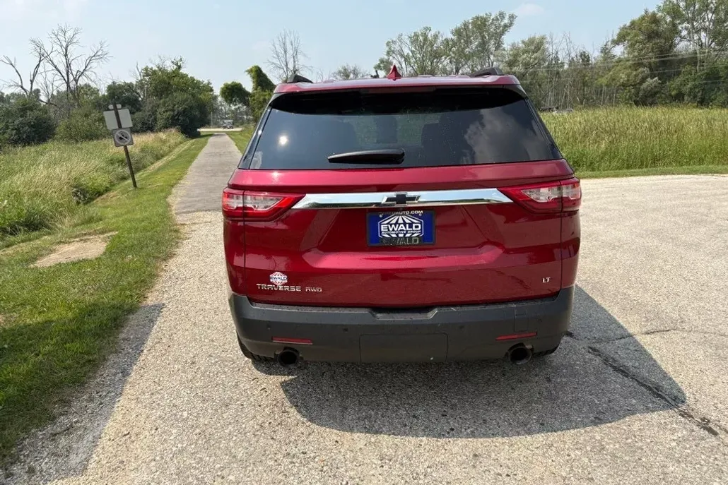 2021 Chevrolet Traverse 1LT photo 1