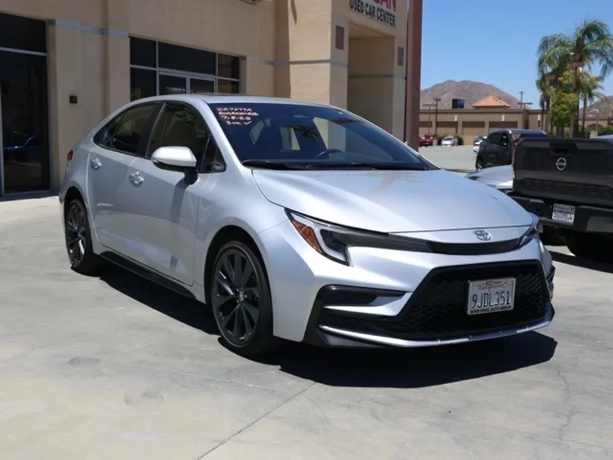 2024 Toyota Corolla SE Premium photo 1