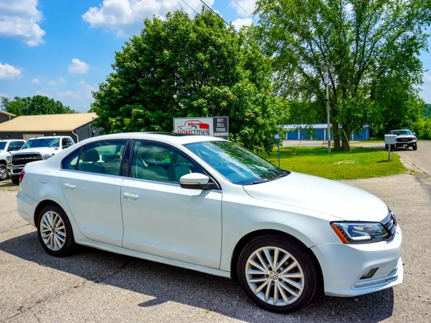 2016 Volkswagen Jetta 1.8T SEL photo 1