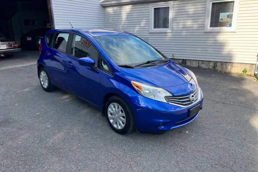 2015 Nissan Versa Note SV photo 1