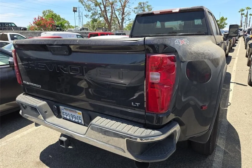 2024 Chevrolet Silverado 3500HD LT photo 1